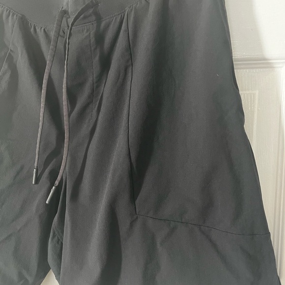 lululemon athletica Men's Black Athletic Shorts - Picture 3 of 8